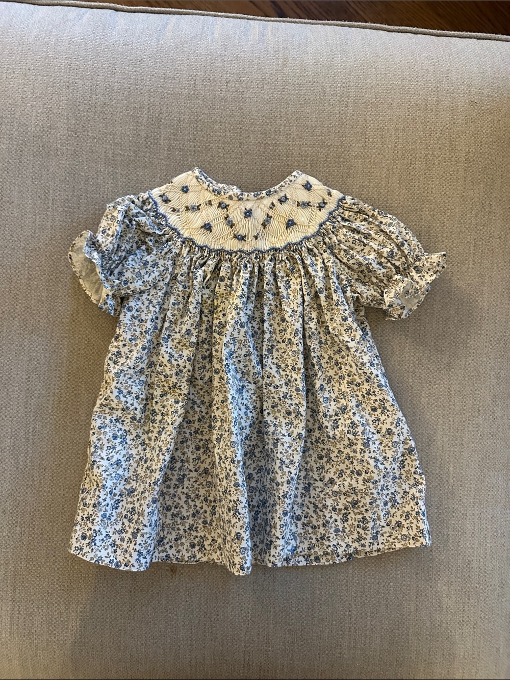 Luli & Me Cream and Blue Floral Smocked Dress size 3m